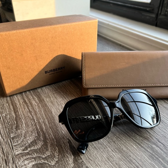Burberry Glossy Black Sunglasses - Picture 1 of 9
